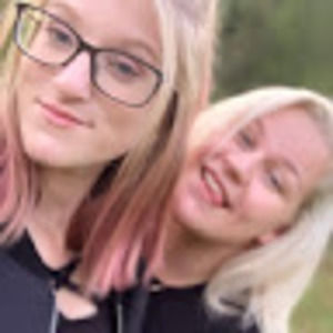 Meet your Posher, Chloe